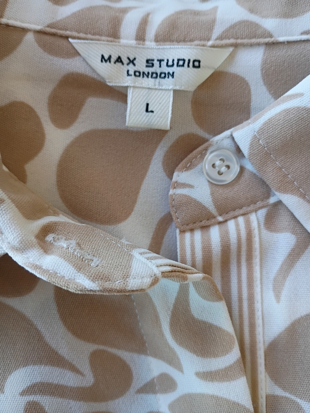 Max Studio Beige & Cream Leaf Like Print Button Down Blouse SZ L ❤️ - Picture 2 of 5